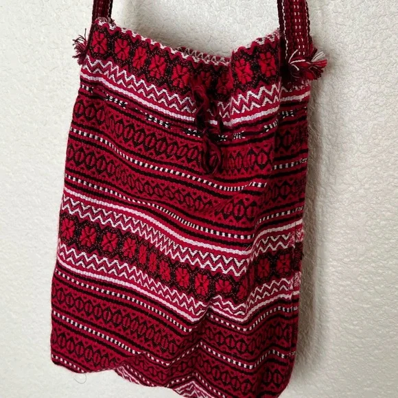 Handmade | Moldovan Knit Bucket Shoulder Bag - Picture 3 of 14
